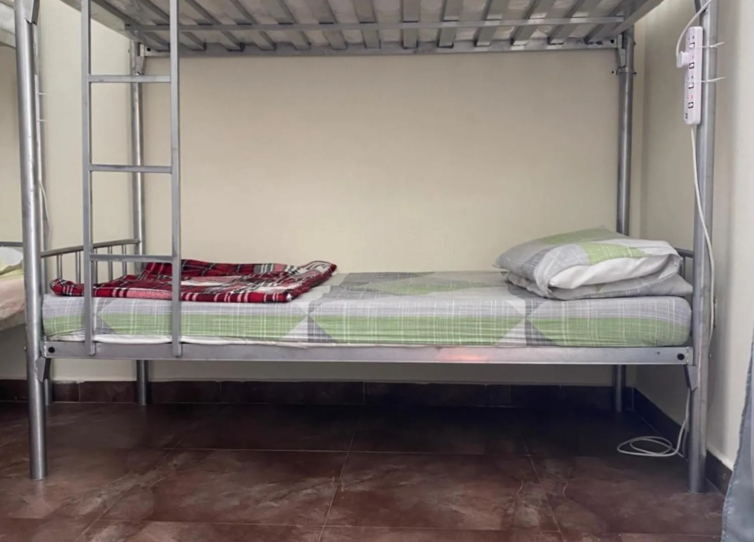 Sakhra Hostel  Dubai